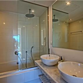 5 bedroom luxury villa with infinity pool, sea views and tennis court near Chania, sleeps 10